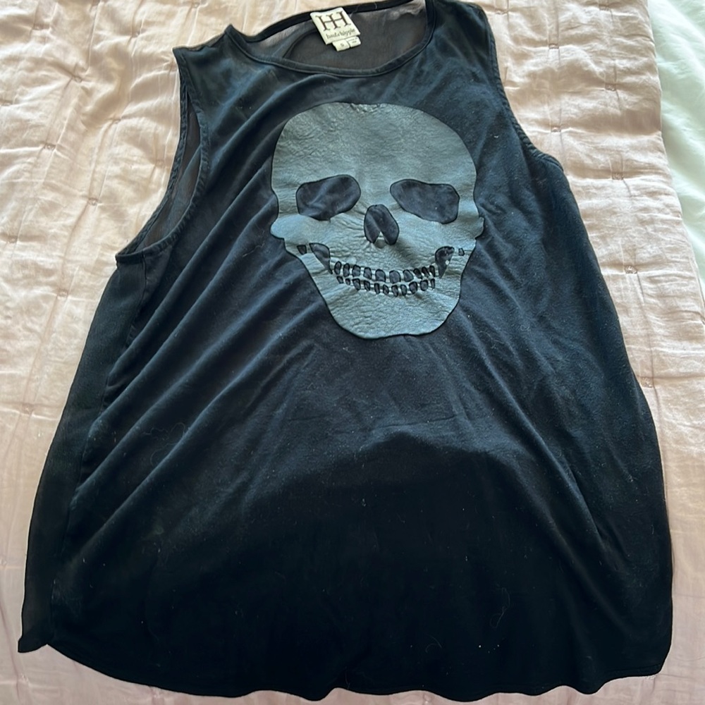 Sleeveless tee